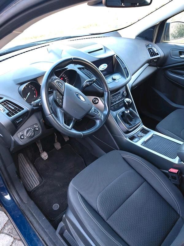 Gebraucht Ford Kuga 150 PS (110 kW) 2017 Blau SUV