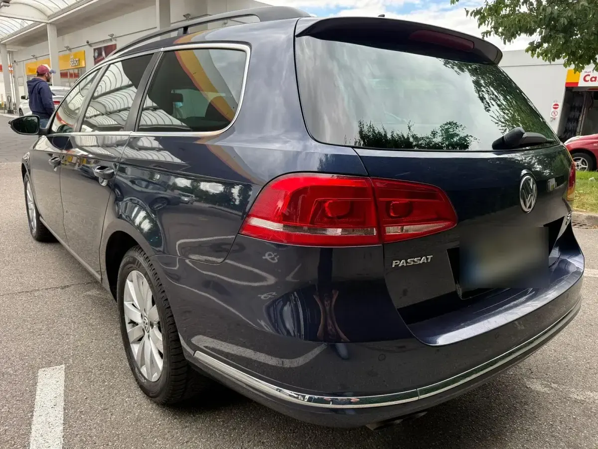 Gebraucht VW Passat 140 PS (102 kW) 2012 Blau Kombi