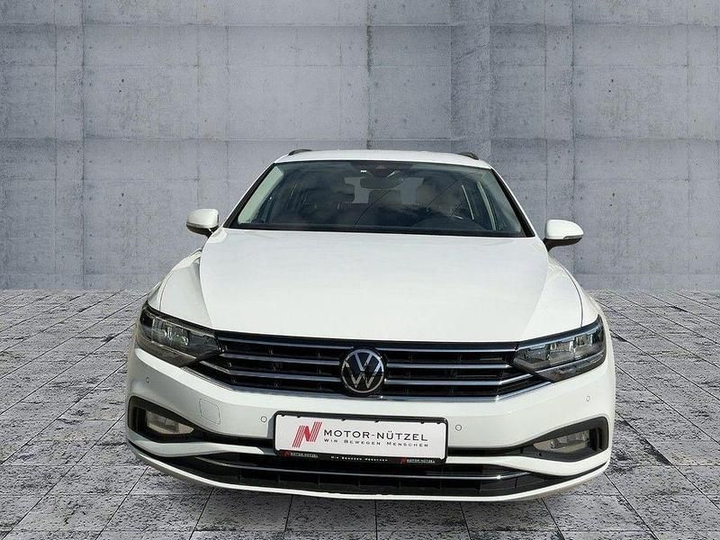 Gebraucht VW Passat Business 150 PS (110 kW) 2022 Pure white Kombi