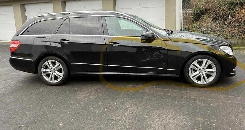 Gebraucht Mercedes E220 Avantgarde 170 PS (125 kW) 2012 Schwarz Kombi