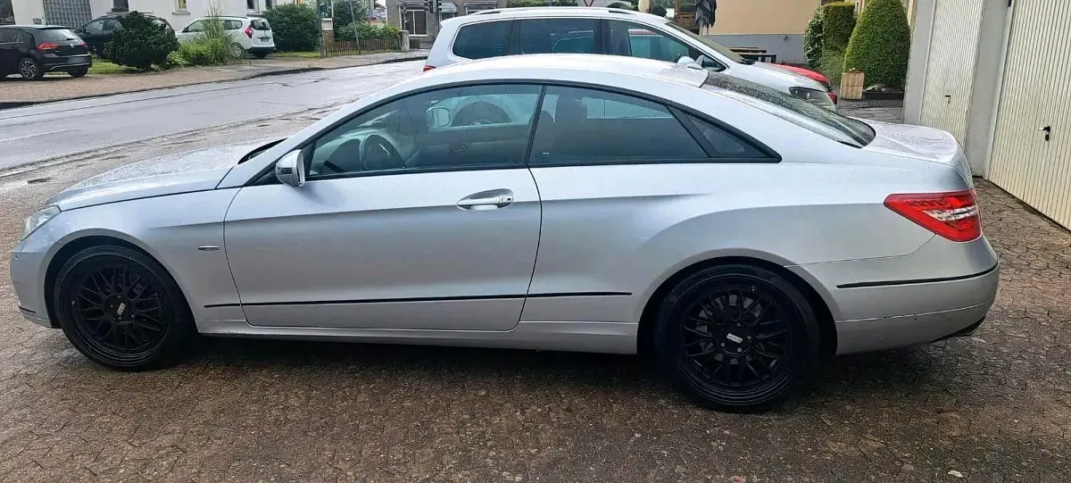 Gebraucht Mercedes E250 204 PS (150 kW) 2009 Silber Coupé