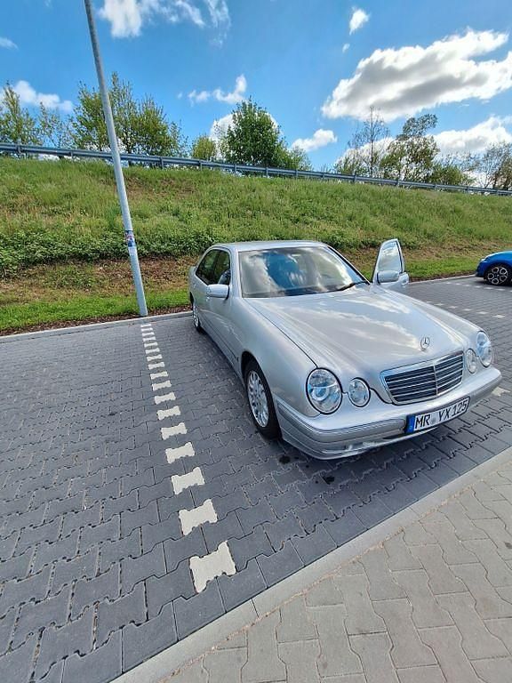 Gebraucht Mercedes E220 Elegance 143 PS (105 kW) 2001 Grau Limousine