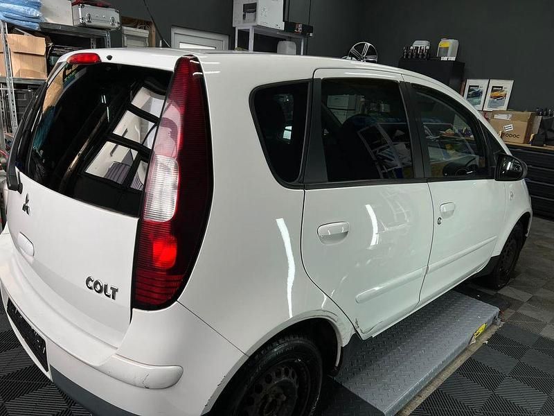 Gebraucht Mitsubishi Colt Motion 95 PS (69 kW) 2008 Weiß Limousine