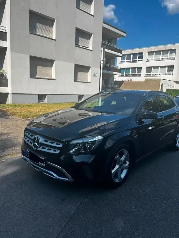 Gebraucht Mercedes GLA200 Urban 156 PS (114 kW) 2018 Schwarz SUV