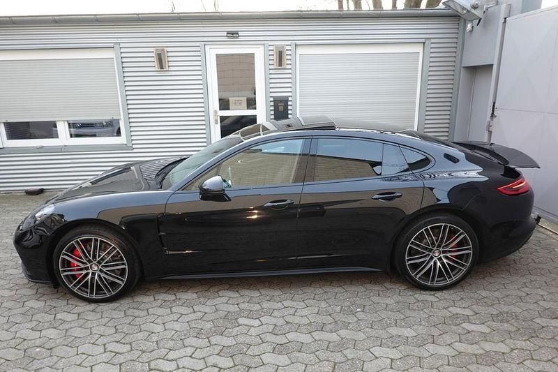 Gebraucht Porsche Panamera Turbo 549 PS (403 kW) 2018 Tiefschwarz Limousine