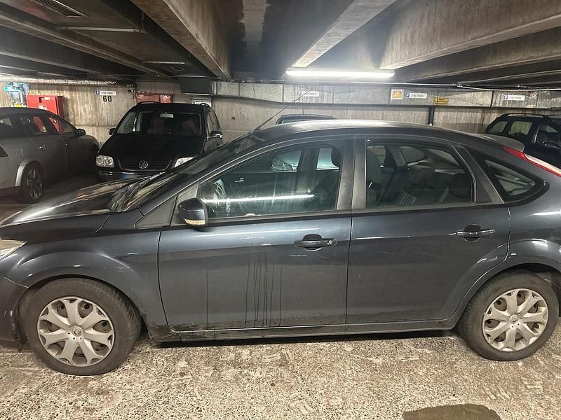 Gebraucht Ford Focus 130 PS (95 kW) 2009 Blau Kleinwagen
