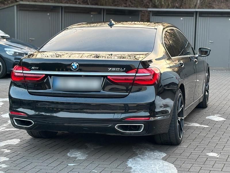 Gebraucht BMW 750 449 PS (330 kW) 2017 Limousine