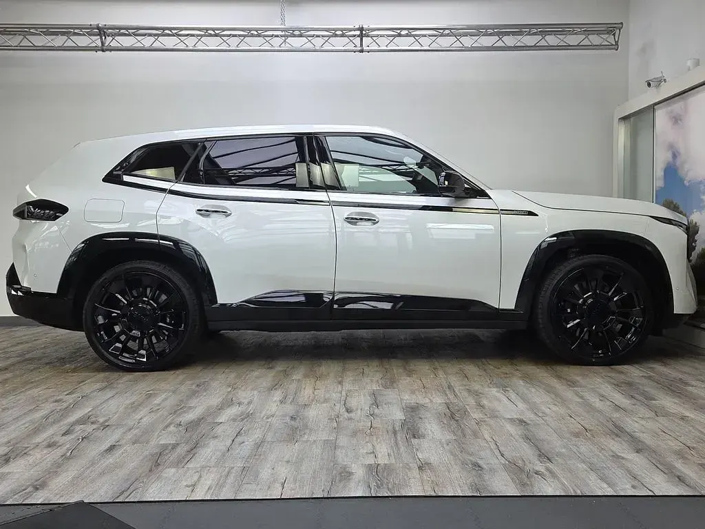 Używany BMW XM Performance 476 KM (350 kW) 2025 Biały SUV