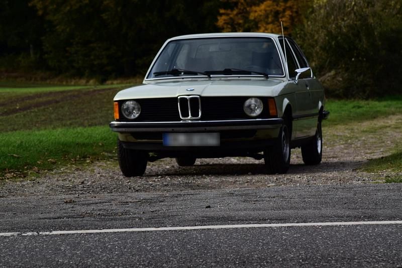 Używany BMW 318 102 KM (75 kW) 1980 Zielony Sedan/Limuzyna