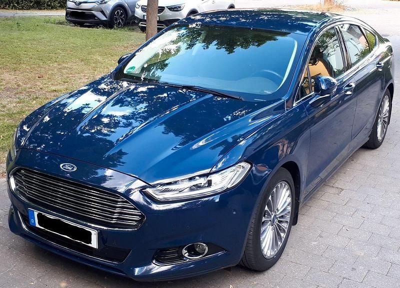 Blau Gebraucht 2015 Ford Mondeo Titanium Limousine | 13.600 € (Etwas zu teuer) - Bild 1/4