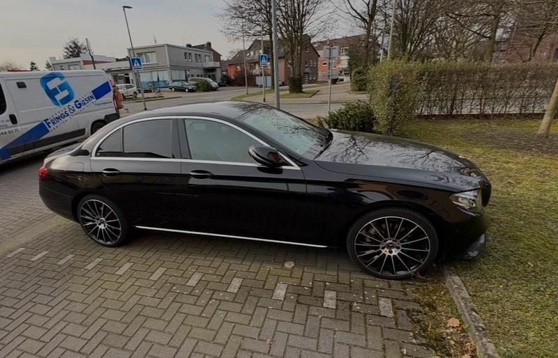 Second-hand Mercedes E200 197 CP (144 kW) 2019 Negru Berlinǎ