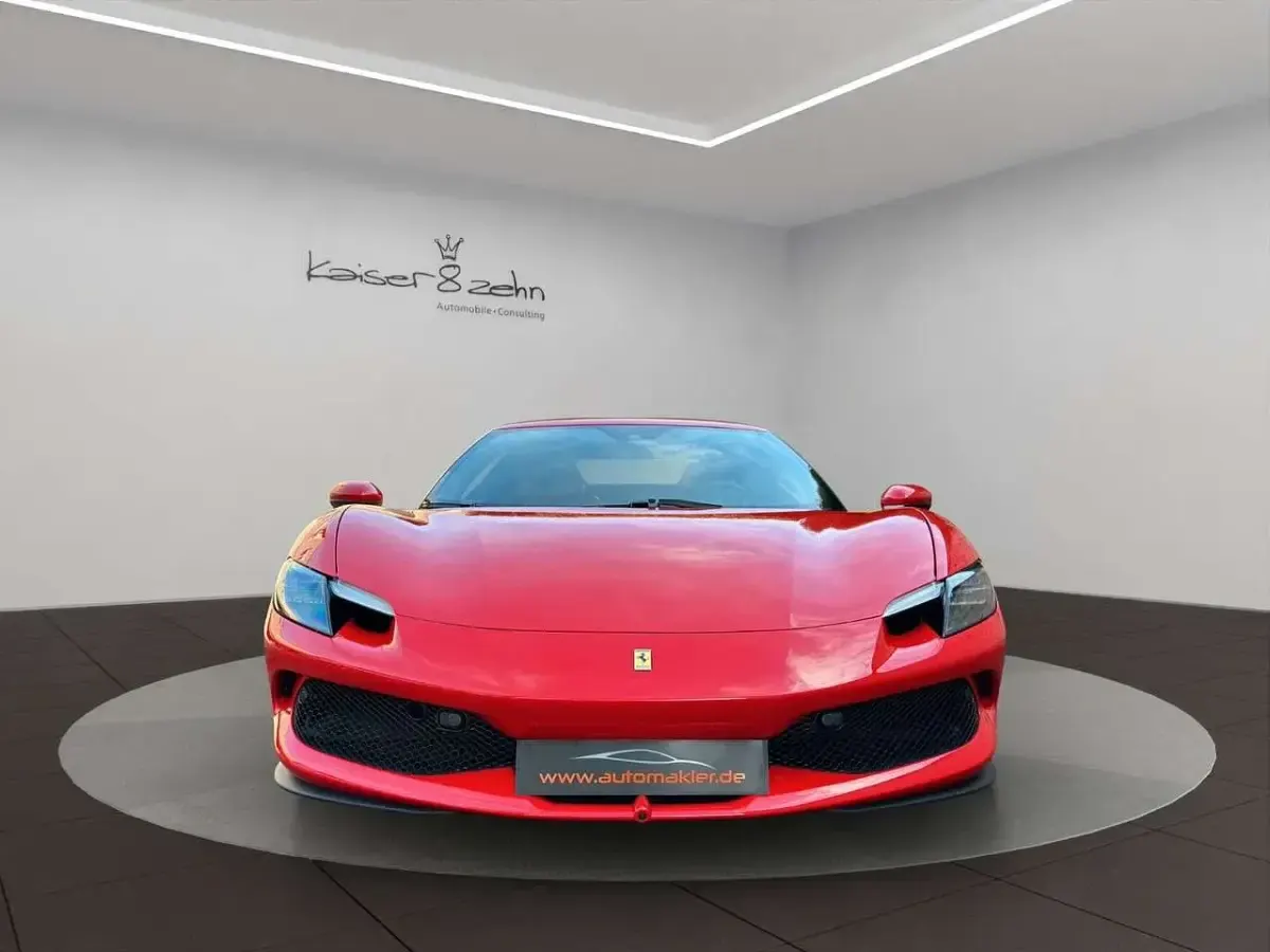 Gebraucht Ferrari 296 829 PS (609 kW) 2024 Rosso corsa ds 322 Coupé