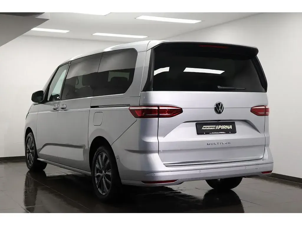 Używany VW T7 Style 150 KM (110 kW) 2025 Srebrny Van