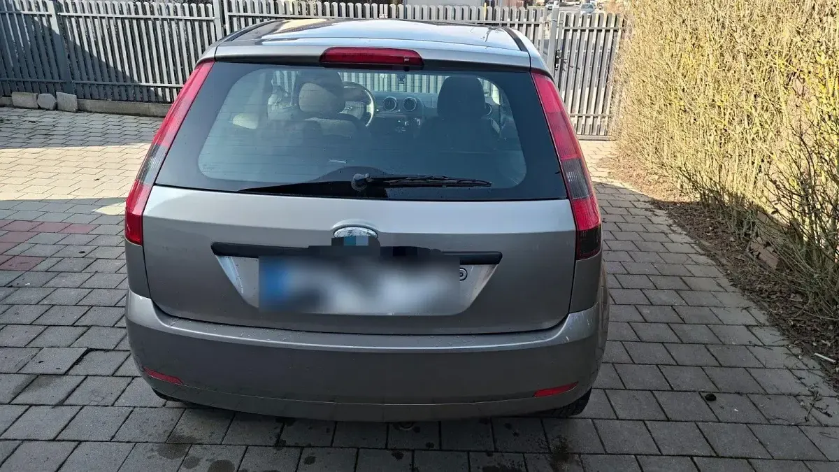 Second-hand Ford Fiesta 80 CP (58 kW) 2004 Gri Hatchback