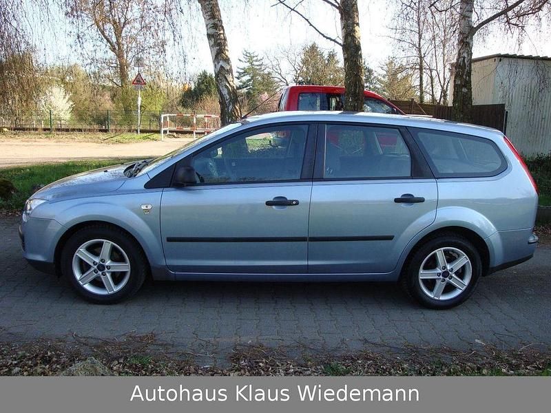 Gebraucht Ford Focus Trend 116 PS (85 kW) 2005 Blau Limousine