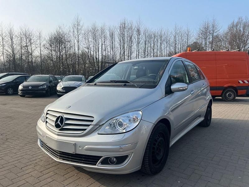 Gebraucht Mercedes B180 109 PS (80 kW) 2006 Silber Van / Kleinbus