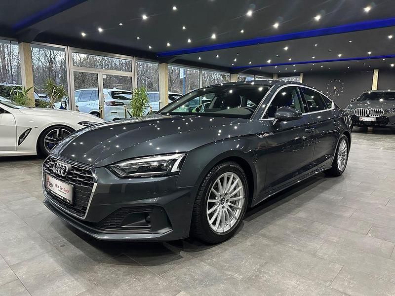 Manhattangrau Gebraucht 2021 Audi A5 Sportback Sport Kleinwagen | 26.890 € (Guter Preis) - Bild 1/4