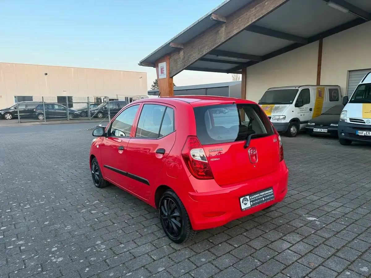 Gebraucht Hyundai i10 69 PS (50 kW) 2013 Rot Kleinwagen