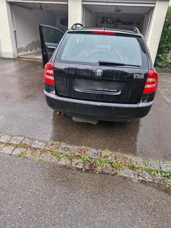 Schwarz Gebraucht 2006 Skoda Octavia Kombi | 2.300 € (Fairer Preis) - Bild 1/4