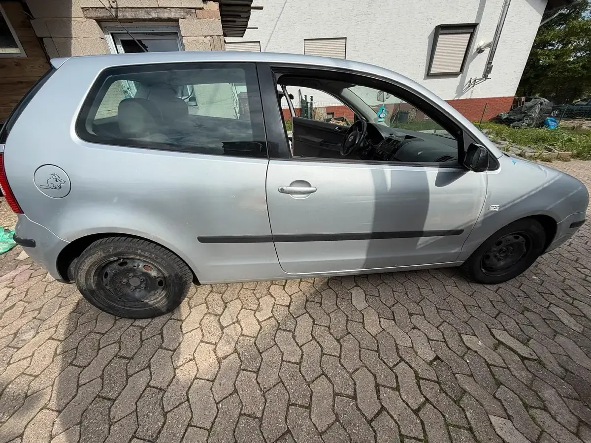 Gebraucht VW Polo 60 PS (44 kW) 2003 Silber Kleinwagen