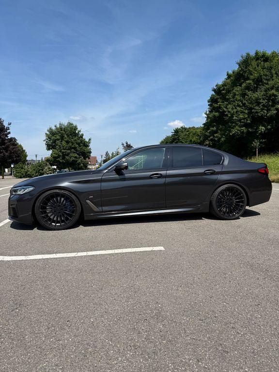 Gebraucht BMW M550 Performance 530 PS (389 kW) 2021 Grau Limousine