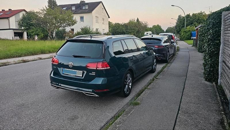 Gebraucht VW Golf VII Highline 135 PS (99 kW) 2018 Grün Kombi
