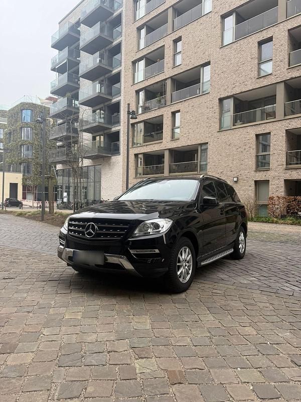 Gebraucht Mercedes ML250 203 PS (149 kW) 2012 Schwarz SUV
