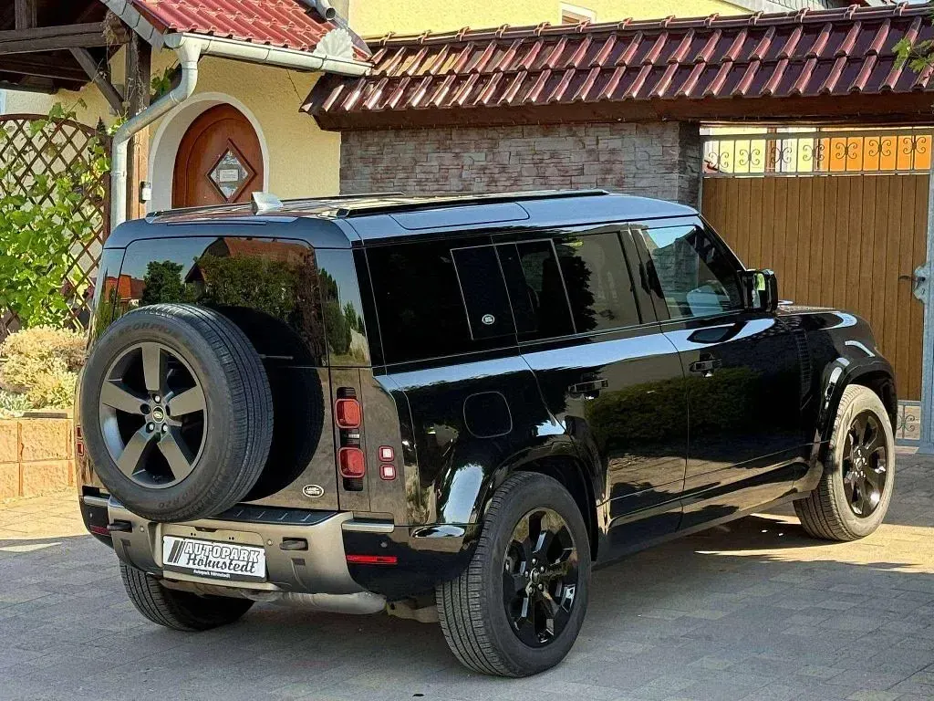 Gebraucht Land Rover Defender HSE Dynamic 200 PS (147 kW) 2022 Santorini black SUV