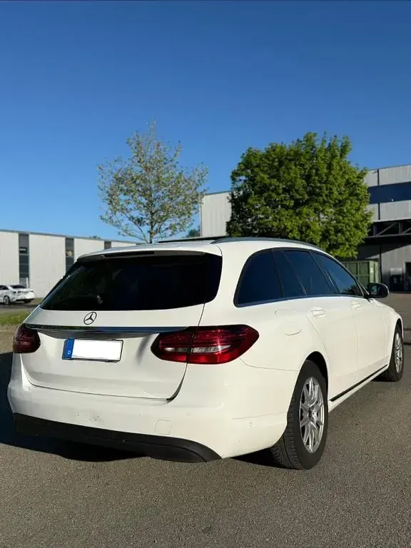 Gebraucht Mercedes C220 194 PS (142 kW) 2019 Weiß Limousine