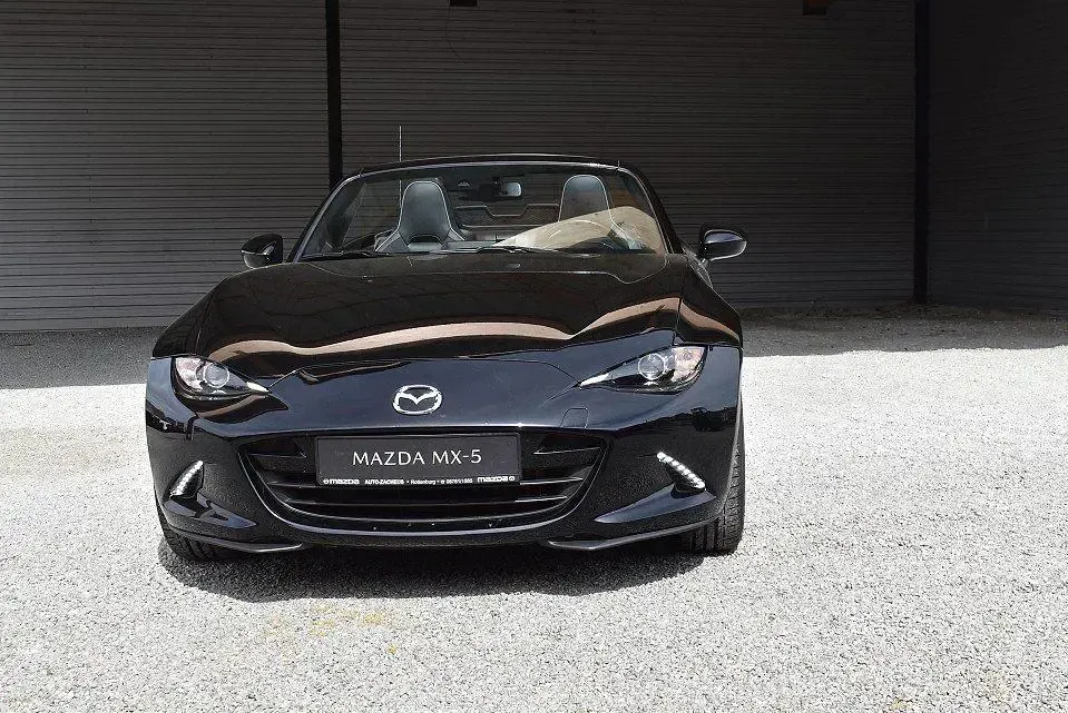 Gebraucht Mazda MX5 Selection 184 PS (135 kW) 2022 Jet black (metallic) Cabrio