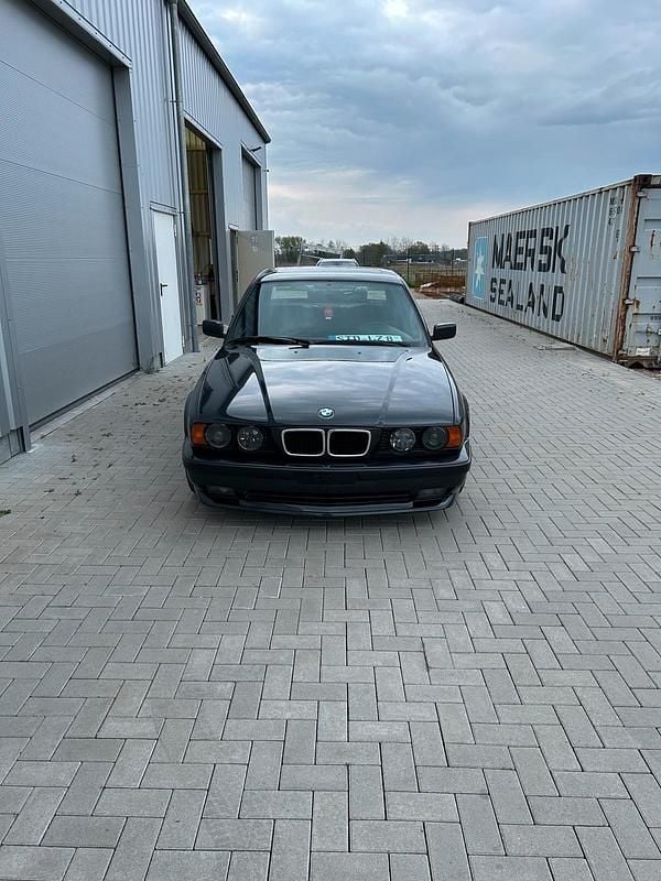 Gebraucht BMW 525 192 PS (141 kW) 1992 Schwarz Limousine