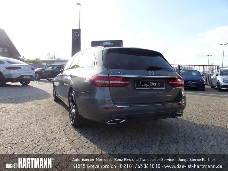Gebraucht Mercedes E200 Avantgarde 197 PS (144 kW) 2022 Metalliclack selenitgrau Kombi