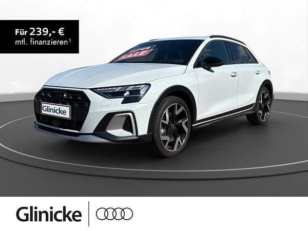 Weiß (gletscherweiß metallic) Gebraucht 2024 Audi A3 Comfort Limousine | 38.781 € (Teuer) - Bild 1/3