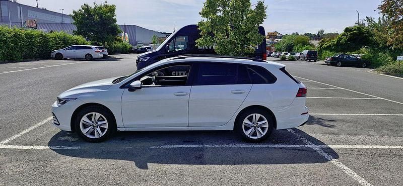 Weiß Gebraucht 2022 VW Golf VIII Kombi | 20.333 € (Guter Preis) - Bild 1/4