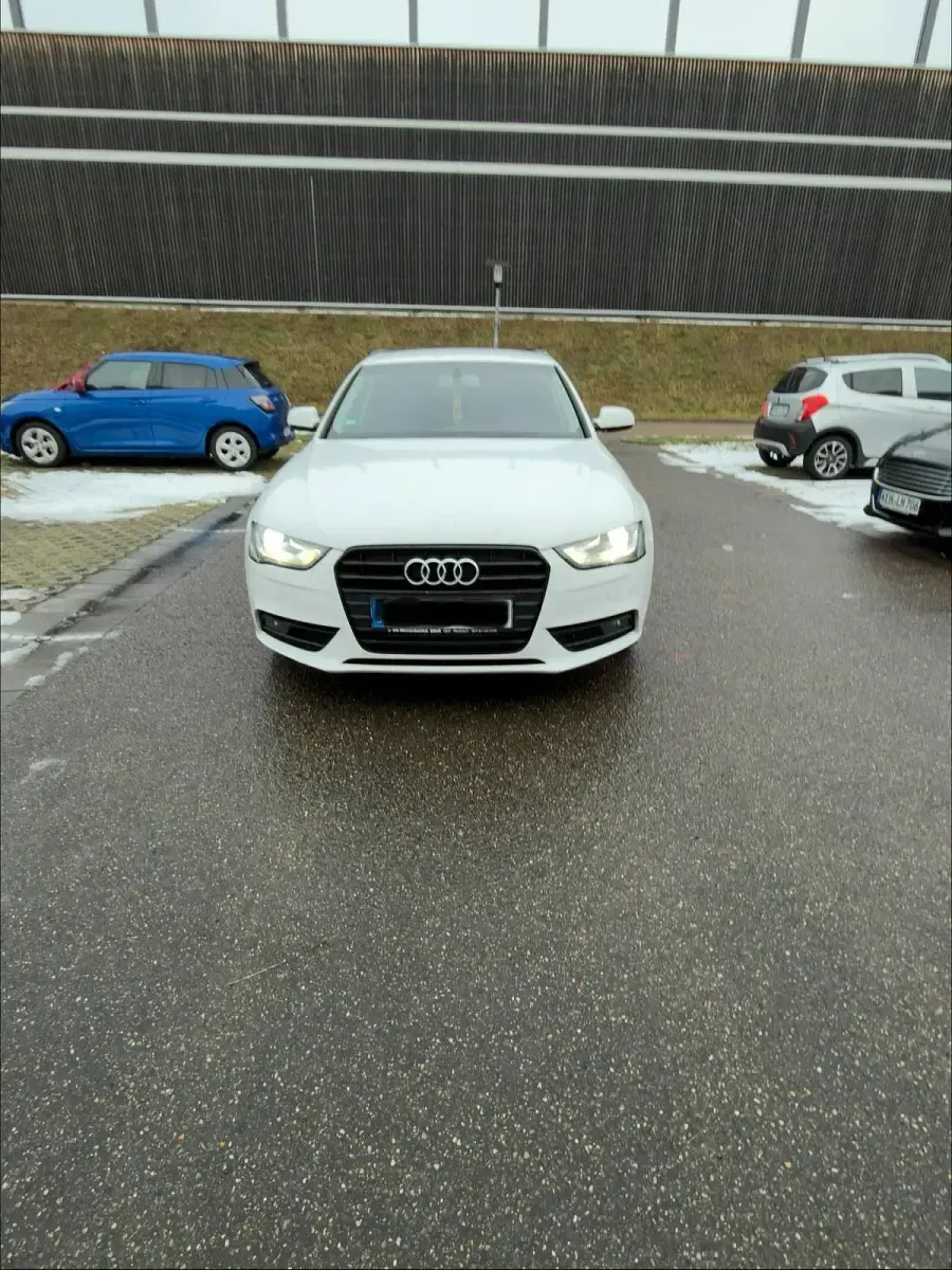 Gebraucht Audi A4 Attraction 177 PS (130 kW) 2013 Weiß Kombi