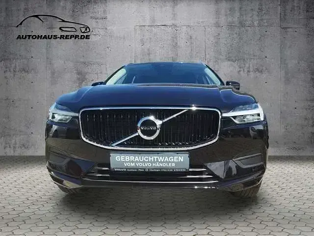 Second-hand Volvo XC60 Momentum 190 CP (139 kW) 2018 Negru SUV