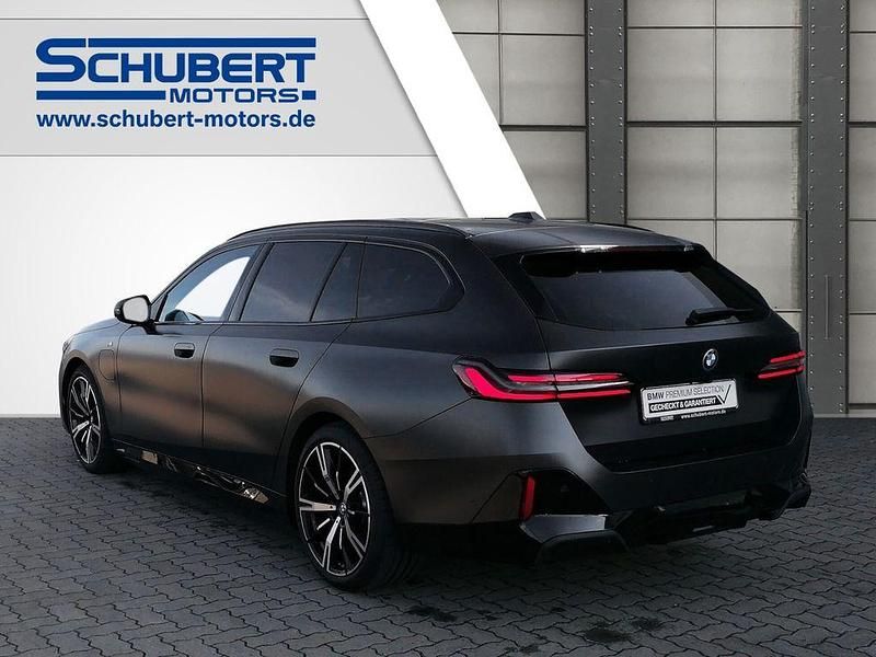 Gebraucht BMW 530e M Sport 299 PS (219 kW) 2024 Grau Kombi