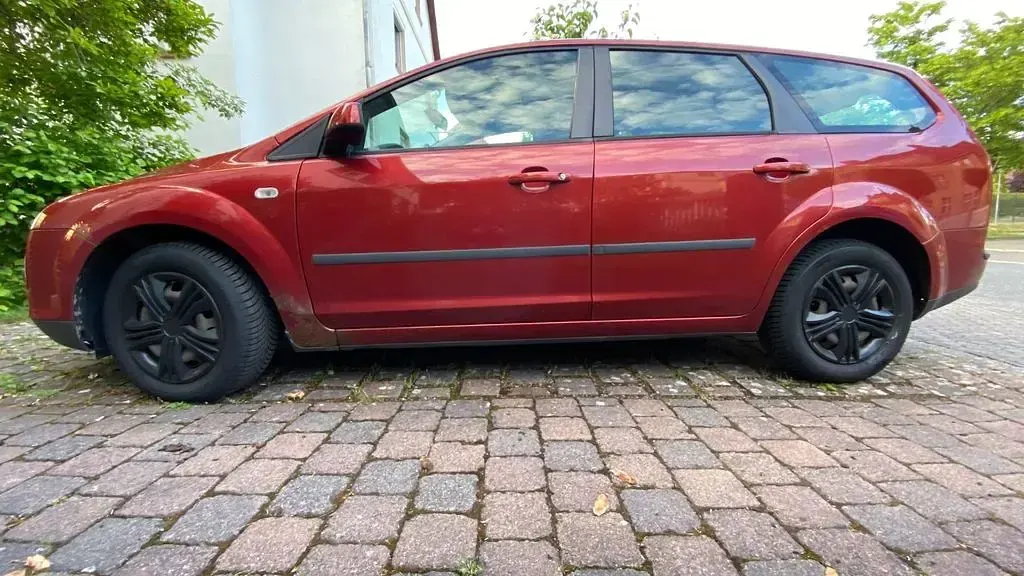 Gebraucht Ford Focus Ambiente 101 PS (74 kW) 2007 Rot Limousine