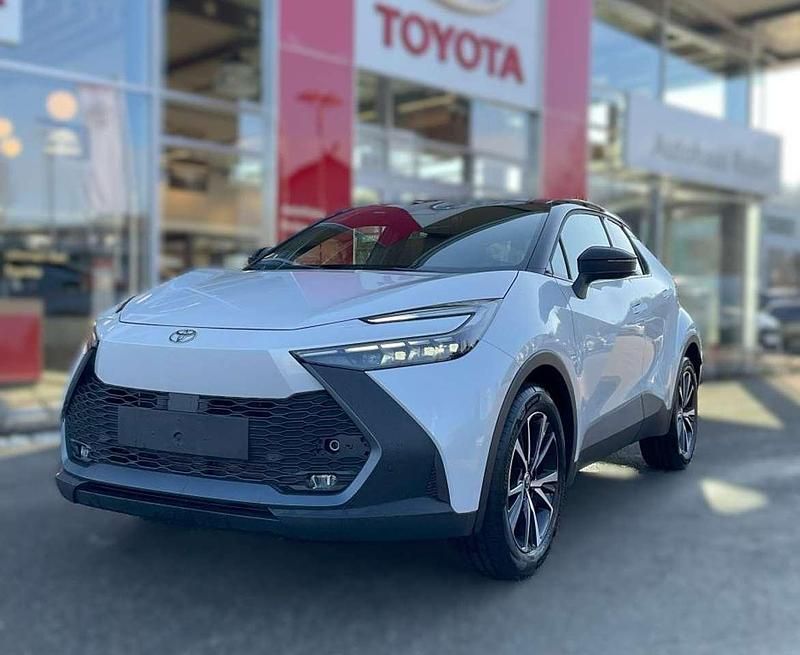 Platinumweiss perleffekt/schwa Neu 2025 Toyota C-HR SUV | 39.900 € (Fairer Preis) - Bild 1/3