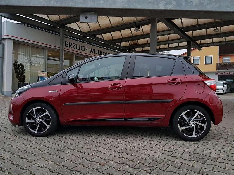 Gebraucht Toyota Yaris Style 75 PS (55 kW) 2019 Red/ black mica Kleinwagen