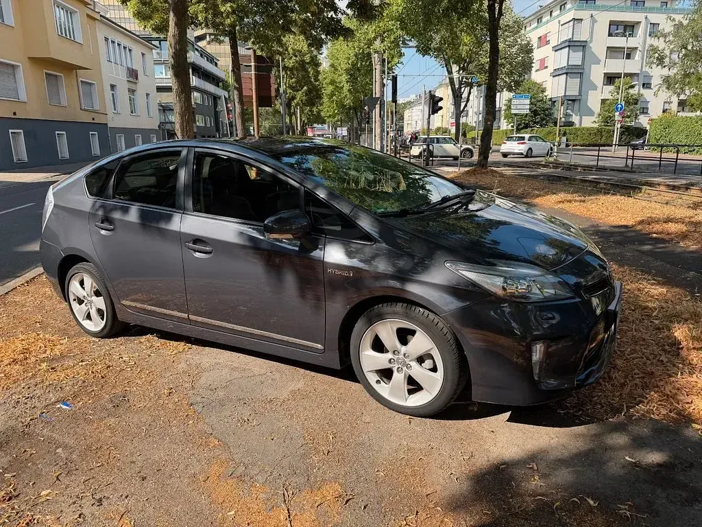 Gebraucht Toyota Prius Executive 136 PS (100 kW) 2012 Grau Limousine