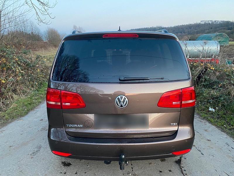 Gebraucht VW Touran Match 140 PS (102 kW) 2013 Braun Van / Kleinbus