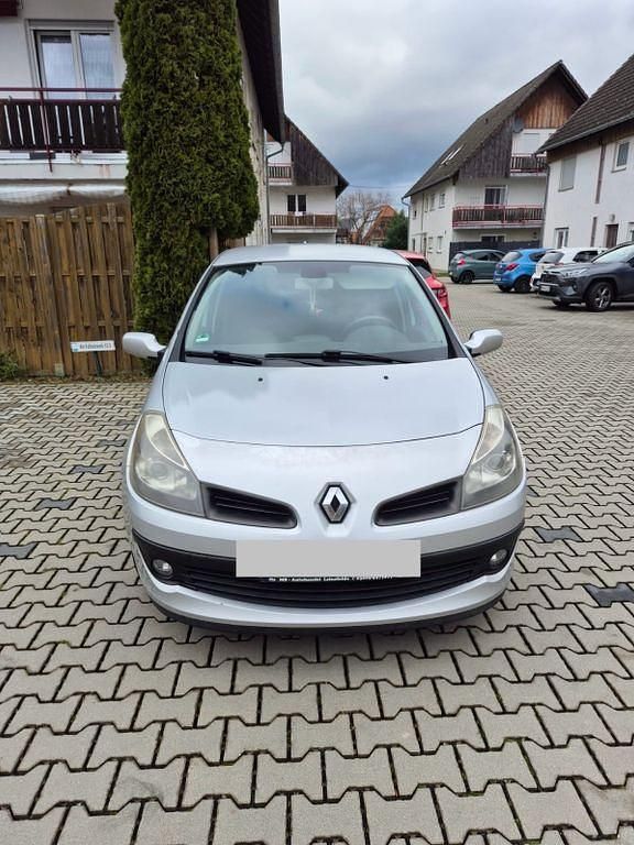 Silber Gebraucht 2006 Renault Clio II Dynamique Limousine | 2.100 € (Guter Preis) - Bild 1/4