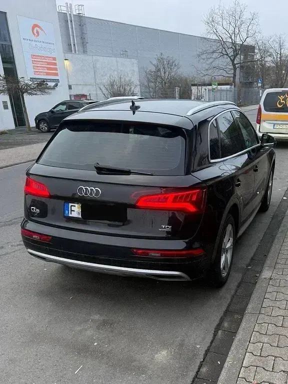Second-hand Audi Q5 Sport 163 CP (119 kW) 2018 Negru SUV