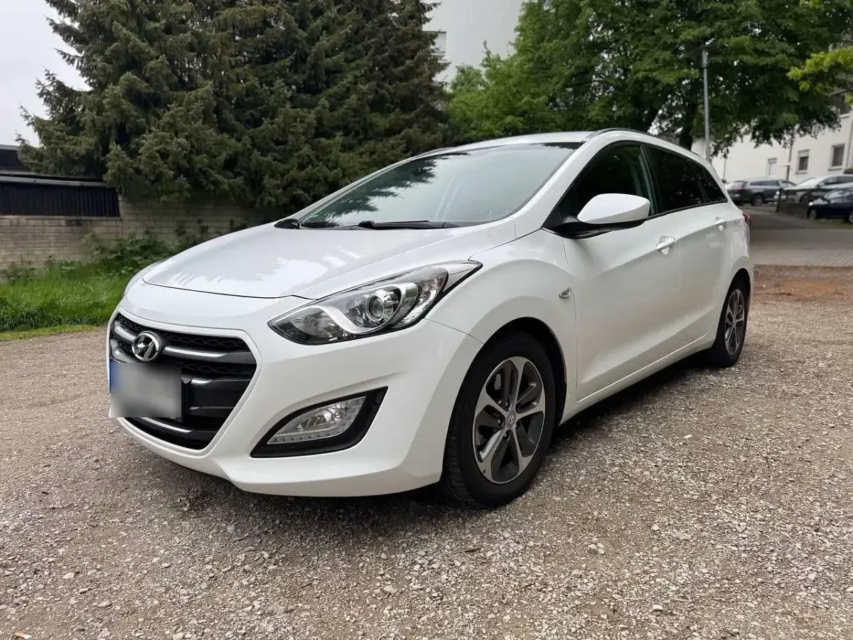 Gebraucht Hyundai i30 110 PS (80 kW) 2016 Weiß Kombi