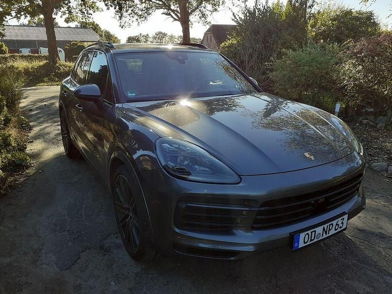 Grau Gebraucht 2020 Porsche Cayenne SUV | 56.000 € (Guter Preis) - Bild 1/4