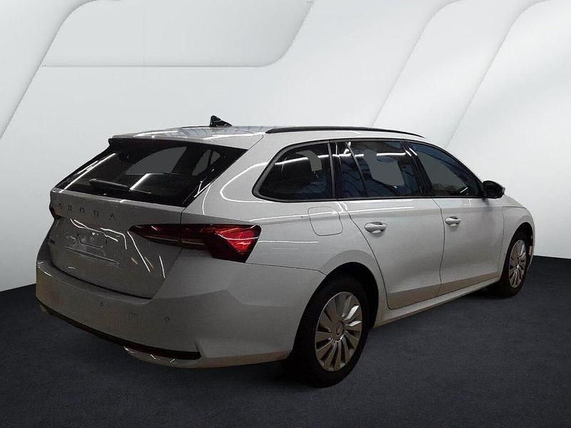 Gebraucht Skoda Octavia Essence 116 PS (85 kW) 2025 Moon weiss perleffekt Kombi