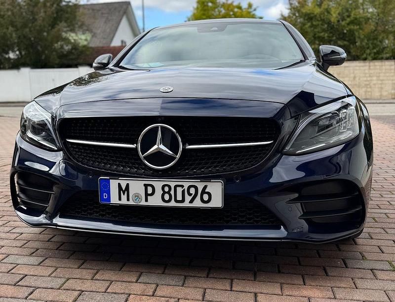 Blau Gebraucht 2022 Mercedes C300 AMG Coupé | 39.999 € (Guter Preis) - Bild 1/4