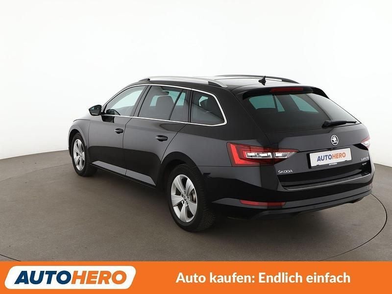 Usado Skoda Superb Style 190 HP (139 kW) 2018 Preto Carrinha