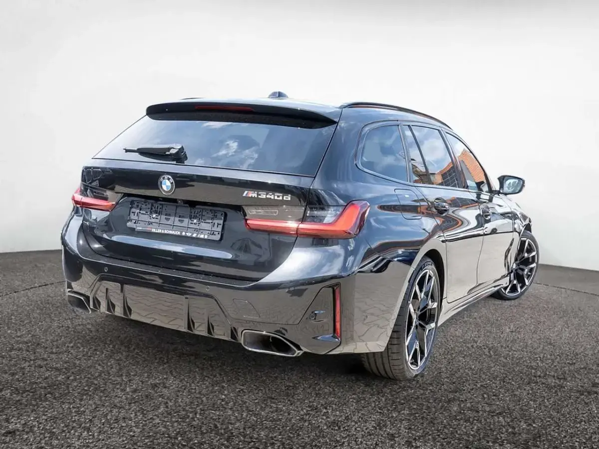 Gebraucht BMW 340 340 PS (250 kW) 2025 Saphirschwarz Kombi